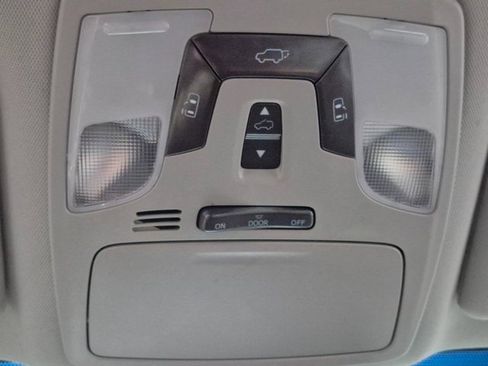 Used 2017 Toyota Sienna XLE image 31