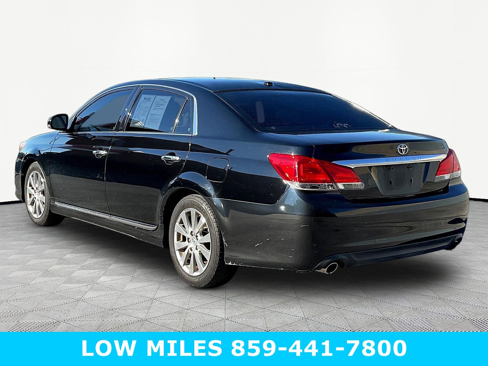 Used 2011 Toyota Avalon Limited FWD image 4