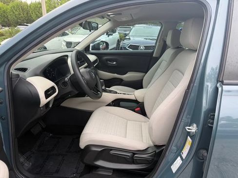 Used 2023 Honda HR-V LX image 11