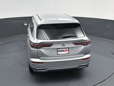 Used 2025 Mitsubishi Outlander SE FWD image 47