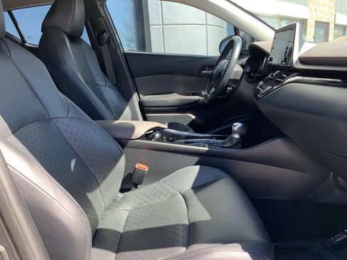 Used 2022 Toyota C-HR Limited FWD image 14