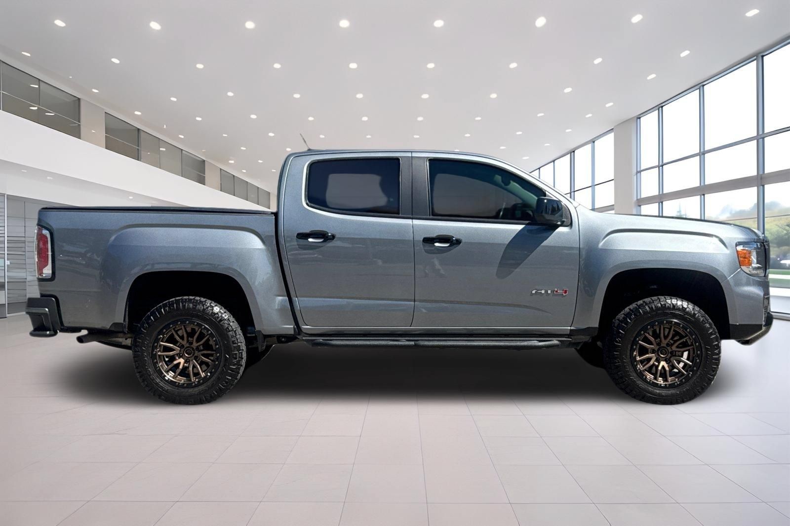 Used 2022 GMC Canyon AT4 w/ Trailering Package AWD/4WD image 3