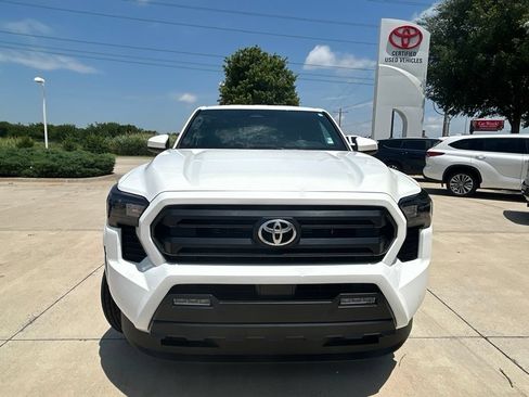 Used 2025 Toyota Tacoma SR5 AWD/4WD image 2