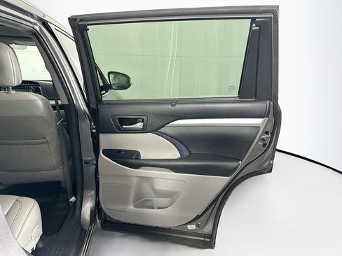 Used 2017 Toyota Highlander XLE image 33