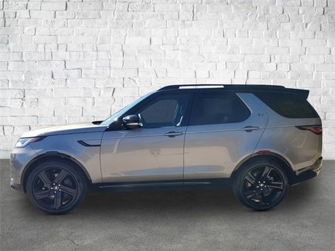 Used 2025 Land Rover Discovery Dynamic SE image 3