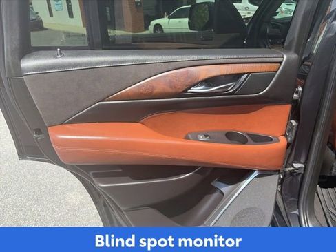 Used 2019 Cadillac Escalade Luxury AWD/4WD image 9