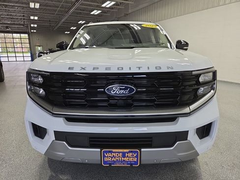 Used 2025 Ford Expedition Max Platinum AWD/4WD image 2