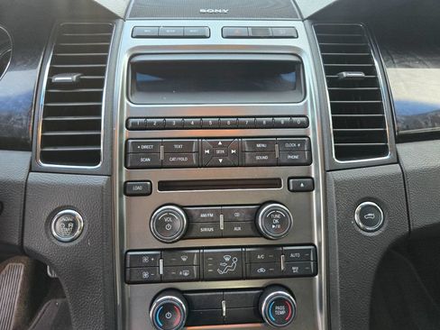 Used 2012 Ford Taurus Limited FWD image 21