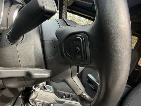 Used 2021 Jeep Wrangler Sport S image 13