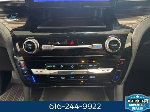 Used 2022 Ford Explorer Limited w/ Equipment Group 301A AWD/4WD image 3