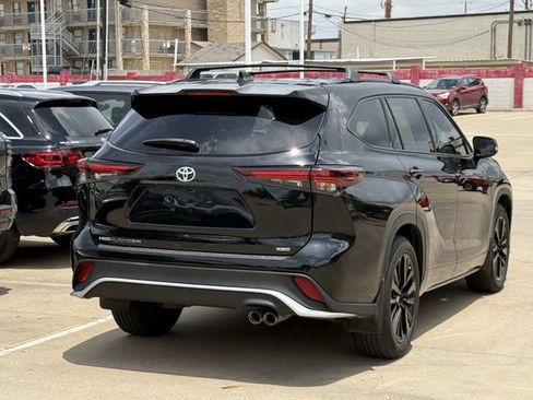 Used 2024 Toyota Highlander XSE FWD image 4