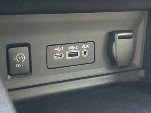 Used 2025 Nissan Sentra SV FWD image 19