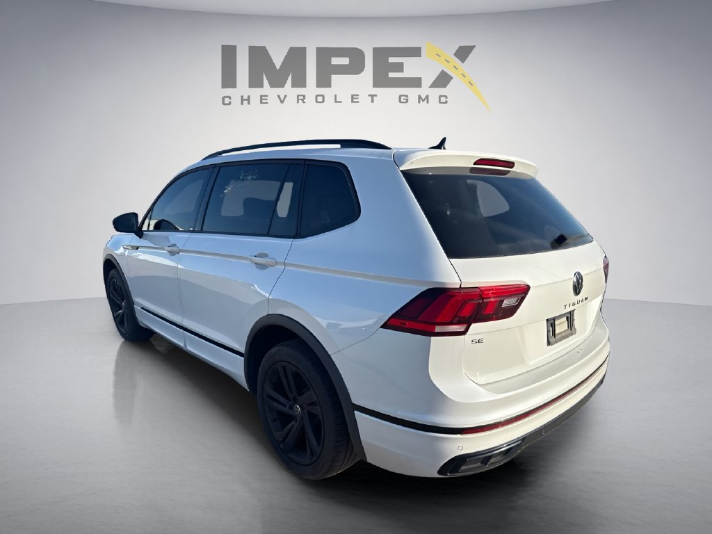 Used 2024 Volkswagen Tiguan SE R-Line AWD/4WD image 3