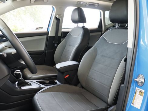 Certified 2023 Volkswagen Taos SE w/ Panoramic Sunroof Package FWD image 10