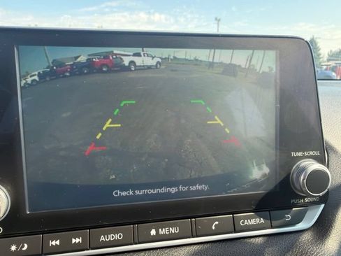 Used 2024 Nissan Sentra SV FWD image 16