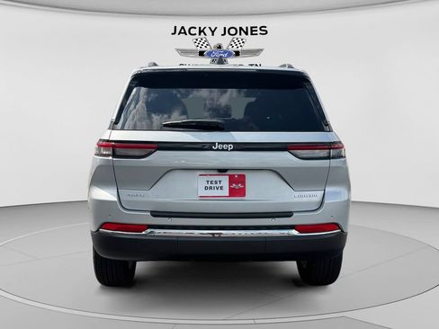 Used 2025 Jeep Grand Cherokee Laredo X w/ Luxury Tech Group I AWD/4WD image 4