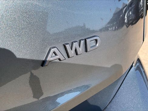 Used 2025 Nissan Rogue SV AWD/4WD image 9
