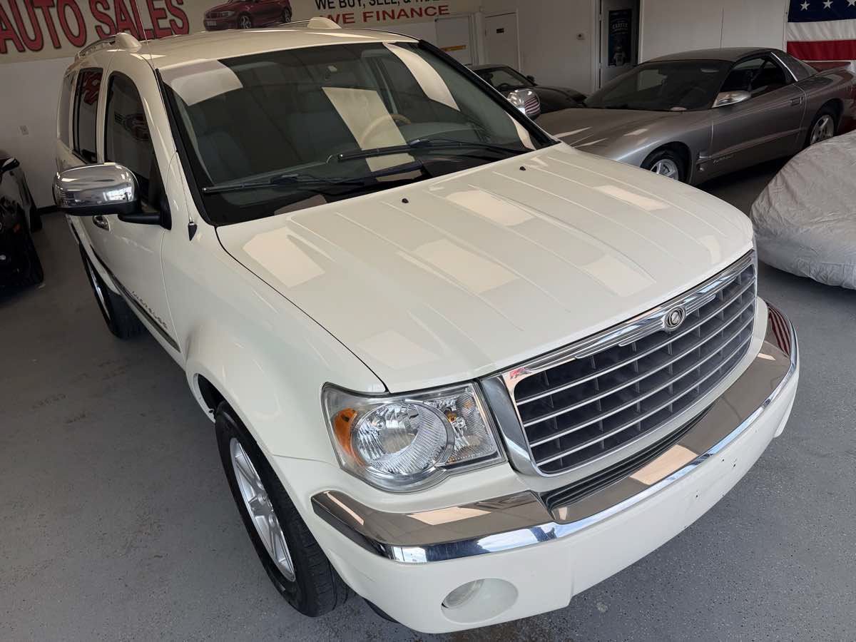 Used 2007 Chrysler Aspen Limited RWD image 9