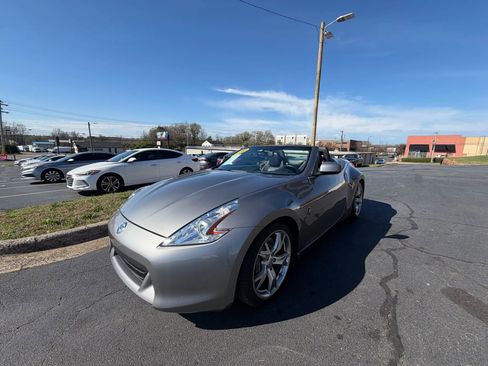 Used 2010 Nissan 370Z Touring w/ Sport Pkg RWD image 23