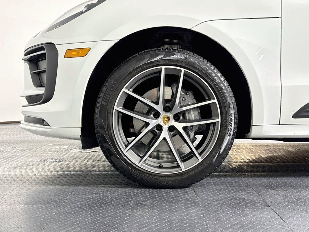 Certified 2024 Porsche Macan AWD/4WD image 29