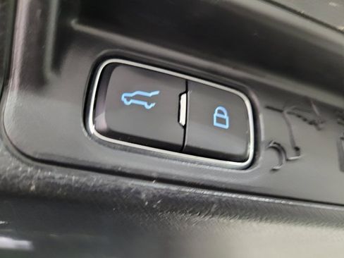 Used 2021 Ford Explorer XLT image 59