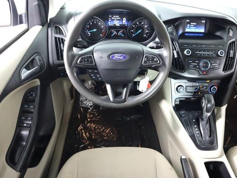 Used 2018 Ford Focus SE FWD image 26