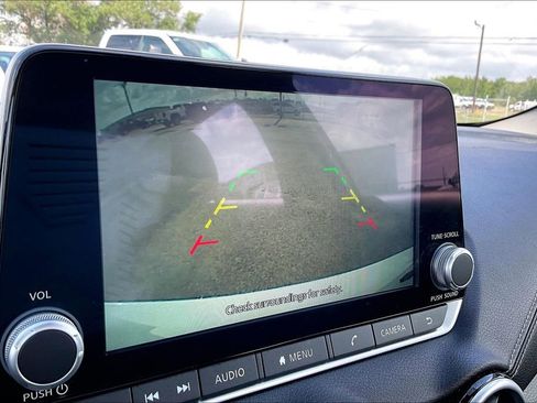 Used 2024 Nissan Sentra SV FWD image 13