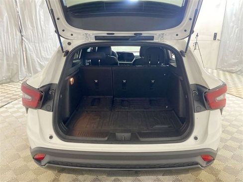 Used 2024 Chevrolet Trax RS image 30