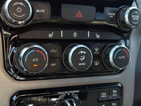 Used 2022 RAM 1500 Big Horn AWD/4WD image 39