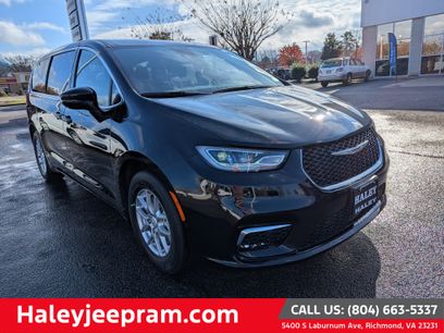 New 2026 Chrysler Pacifica Select