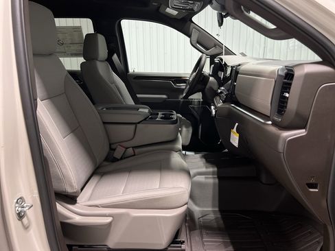 New 2026 GMC Sierra 1500 SLE image 27