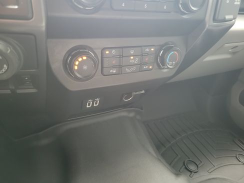 Used 2019 Ford F150 XLT w/ Equipment Group 302A Luxury AWD/4WD image 23