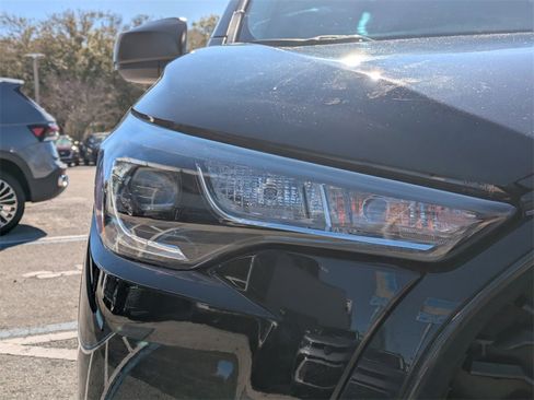 Used 2023 Toyota Corolla Cross L image 10