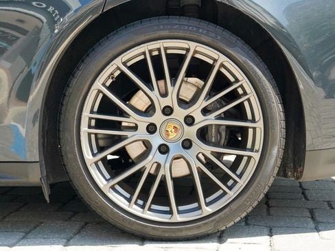 Used 2023 Porsche Panamera 4 Platinum Edition AWD/4WD image 17