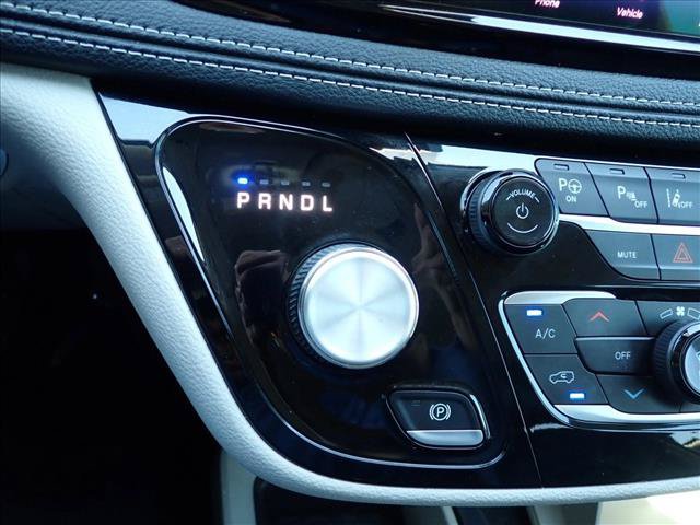 Used 2023 Chrysler Pacifica Touring-L AWD/4WD image 21