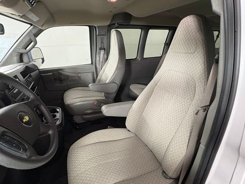 Used 2024 Chevrolet Express 3500 LT w/ LT Preferred Equipment Group RWD image 28