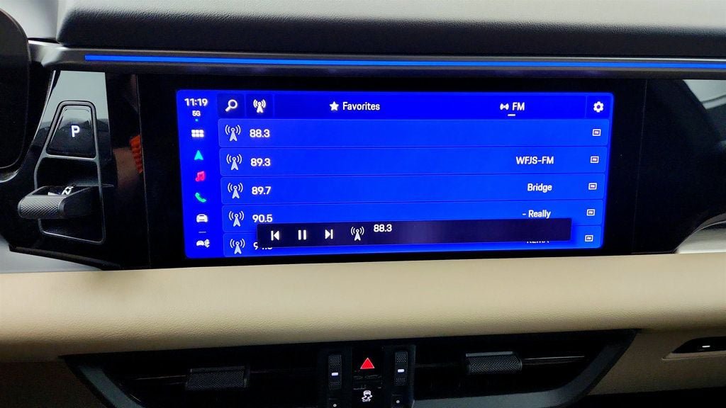 Used 2025 Porsche Macan 4S Electric w/ Premium Package AWD/4WD image 19