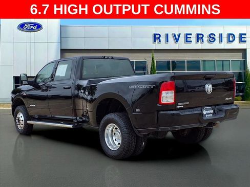 Used 2024 RAM 3500 Big Horn w/ Sport Appearance Package image 4