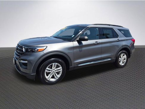 Certified 2024 Ford Explorer XLT w/ Equipment Group 202A AWD/4WD image 2