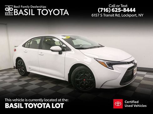 Certified 2026 Toyota Corolla LE AWD/4WD image 1