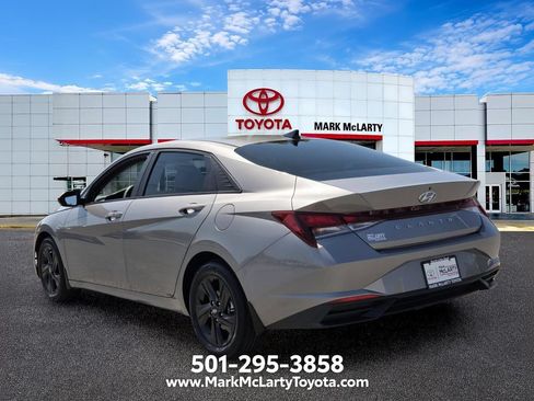 Used 2023 Hyundai Elantra SEL FWD image 3