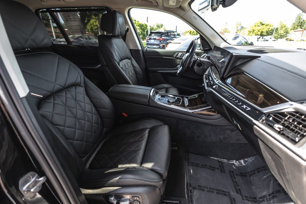 Used 2024 BMW X7 xDrive40i AWD/4WD image 27