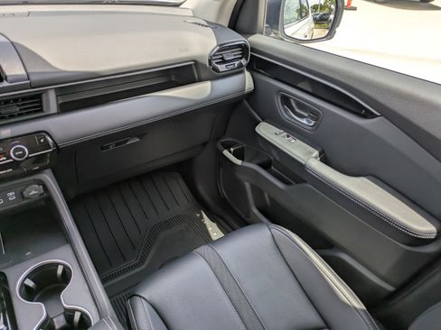 Used 2023 Honda Pilot Touring image 17