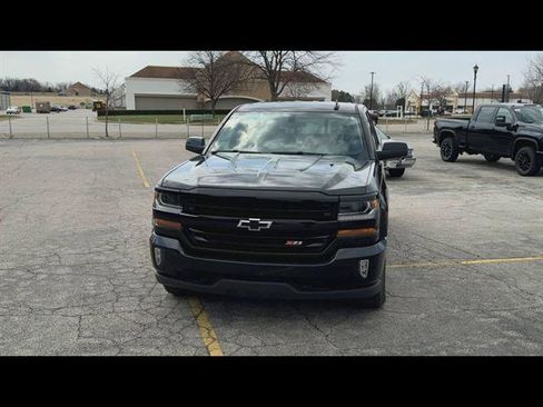 Used 2018 Chevrolet Silverado 1500 LT w/ Midnight Edition image 29