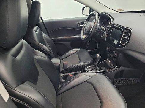 Used 2019 Jeep Compass Latitude FWD image 21