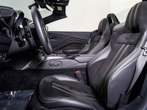 Used 2023 Aston Martin V8 Vantage Roadster RWD image 23