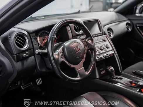 Used 2013 Nissan GT-R Premium image 4