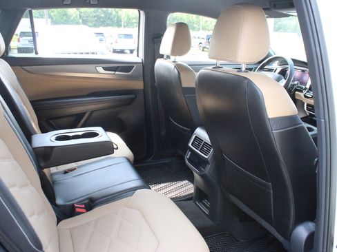 Used 2024 Volkswagen Atlas Cross Sport SE FWD image 27