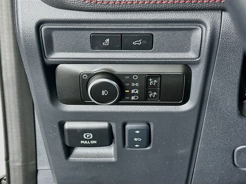 Used 2024 Ford Expedition Limited RWD image 17