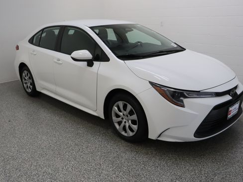 Certified 2025 Toyota Corolla LE w/ Convenience Package FWD image 4